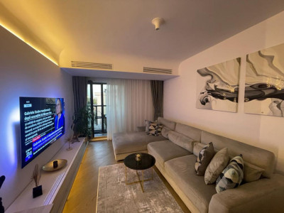 Rafinament Urban: Apartament de Două Camere în Complexul Cortina Academy