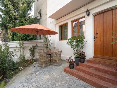 APARTAMENT 3/4 CAMERE PARTER// GRADINA
