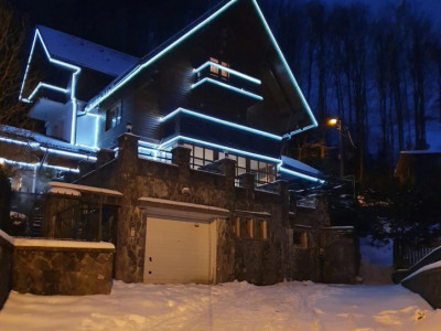 Casă spectaculoasă în Sinaia, cu facilități de resort și panoramă unică